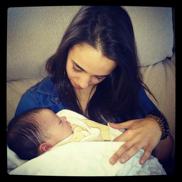 lulilosada8's tweet photo. Puchiiiiiii tiaaaa te deseamos un feliz cumpleaños :D @evocha7 http://t.co/0flALGQlEx
