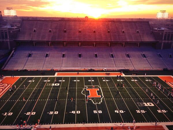 IlliniFBVideo's tweet photo. Sun rising over 1st practice in Memorial Stadium #Illini #oskee http://t.co/i75Al4UpIm