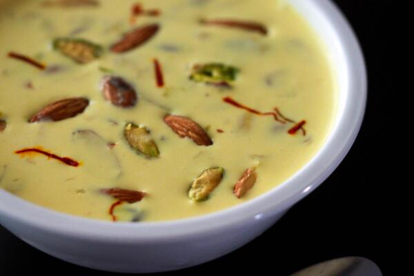 bakemyday6's tweet photo. Amazing #rabdi condensed milk sweet!! Welcome #varanasi Recipe http://t.co/AYDK4rxd04 http://t.co/RlBi8KkQhR