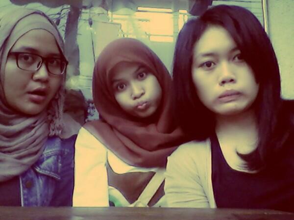 dhesti_adin's tweet photo. Efek kewaregen http://t.co/hxDHZq37Na