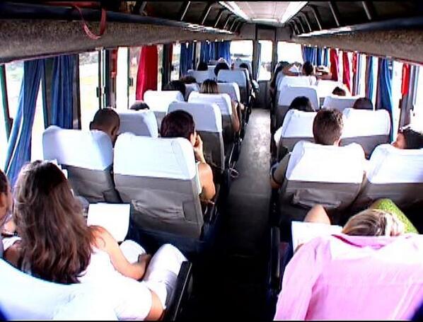 geledani's tweet photo. 1° dia do transporte universitário para João Pessoa. São 7 ônibus nos turnos manhã e noite. #parabensaZT http://t.co/SFIFmS5ImY