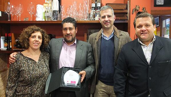 maridartecom's tweet photo. Patrocinamos el premio al Mejor Maridaje de las II Jornadas del Cochinillo de @asadorcurro a @lagarisilla http://t.co/HWoXUtQOzd