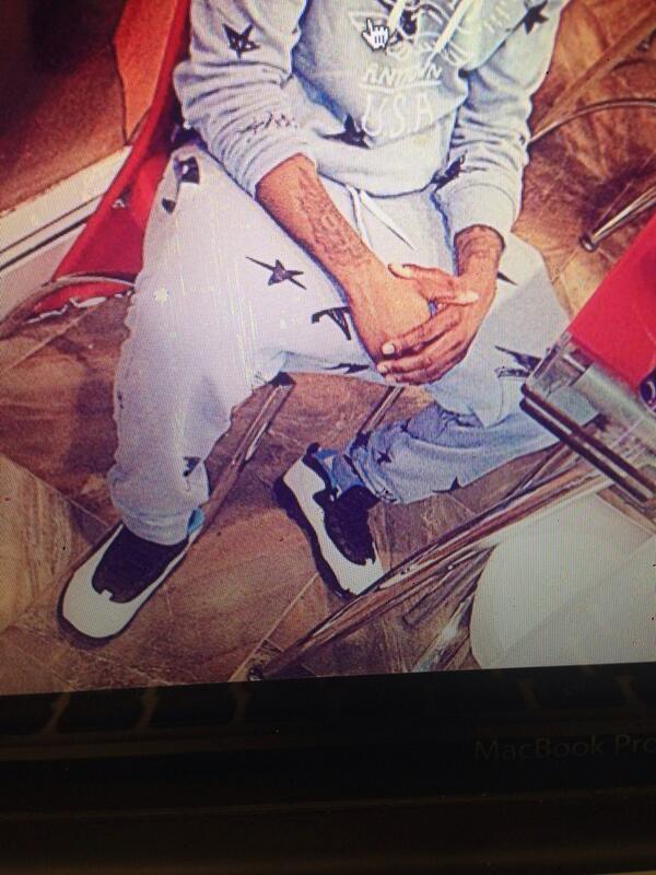 liamtull's tweet photo. @Higgie_Smalls does VV makes these pants of our mutual friend http://t.co/kHUBy0L7Lb