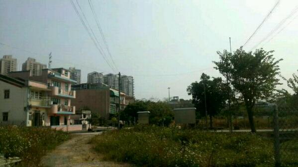 ilkbb39's tweet photo. @GE3202 #CJpollutedHK urban development destroyed rural area in hk. Air pollution is serious.we can't see blue sky. http://t.co/sF0jeOVNec