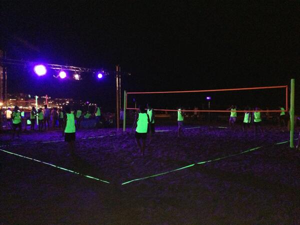 NeonBv's tweet photo. Este verano repetiremos experiencia única de Voley. No os lo perdáis. #NeonBv http://t.co/fGHGbGm4tS