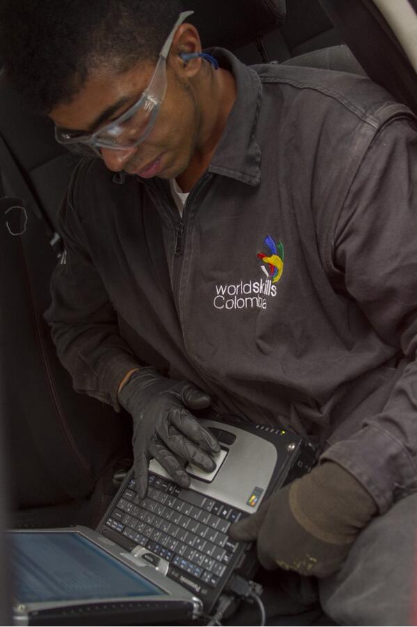 ginaparody's tweet photo. Ferney Rojas, mejor en pruebas Saber en su colegio. Ahora quiere ser el mejor en Tecnología Automotriz en WorldSkills http://t.co/ylZTAoMNzJ