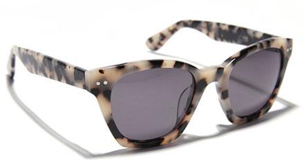 harpersbazaarus's tweet photo. 24 pieces to pack for #springbreak: http://t.co/Ba8EYGIZjk http://t.co/8aXQXD1qKl