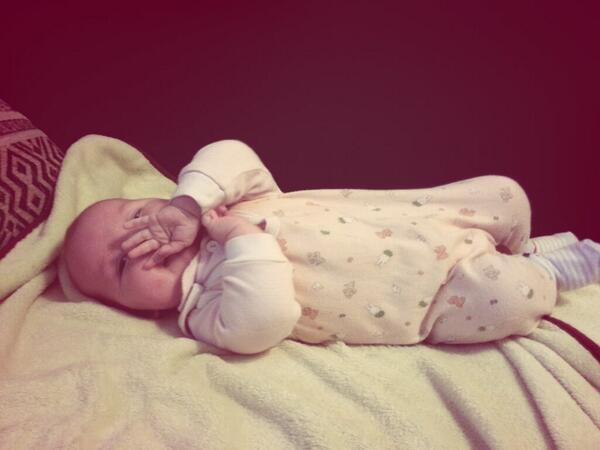 Pieskatu mazo brīnumu, tagad mēs cītīgi runājamies,smejamies un kautrējamies. ♡♡♡