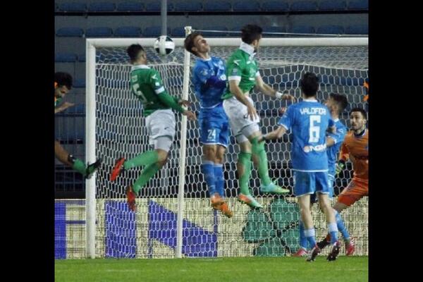 ArmandoIzzo1's tweet photo. Sono troppo contento per la squadra continuiamo così!!⚽😜 Empoli avellino 0-1⚽👍 http://t.co/8Z7SDEGchp