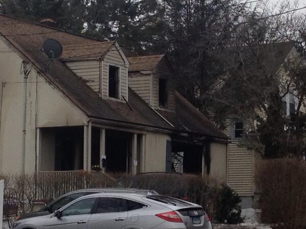 ilanagoldTV's tweet photo. Right now investigators are looking through the home. http://t.co/ntINZ1kjbV