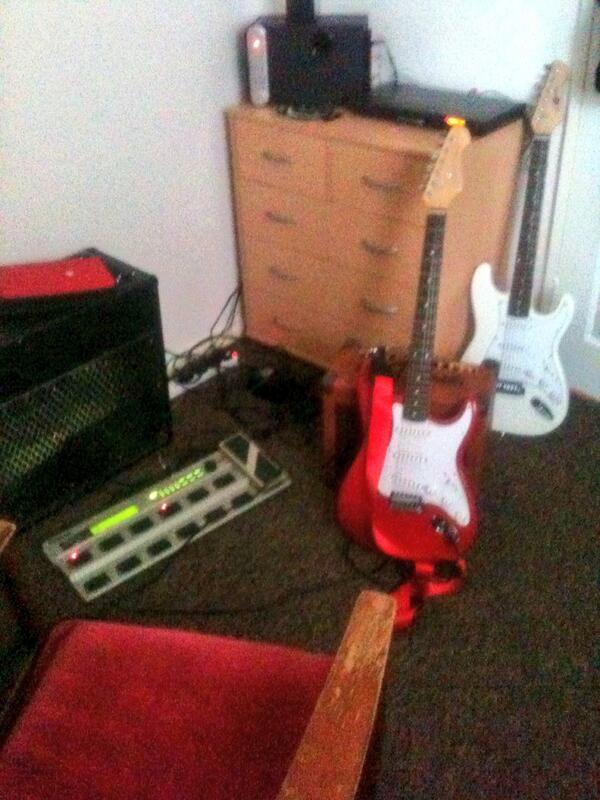 KavoPatrick's tweet photo. Think it's time for some riff building this sunny pleasant afternoon 👉👍😎 http://t.co/IfQ9EQssvu