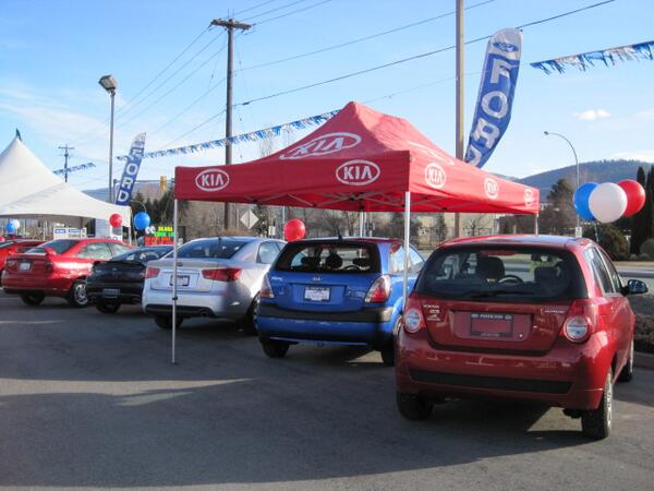 Skaha_Ford's tweet photo. The tents are up &amp; the sun is out! It looks like were not the only ones excited out about our used car sale #usedcar http://t.co/f4c36CngN4