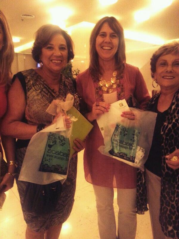 EVABERNARDI's tweet photo. Muchas gracias @AcabajoDeco @LasChicasTIP por acompañarnos en el encuentro @HINNEZEIZA #DiadelaMUJER👸👸👸 http://t.co/ZpLL6Ak2sb