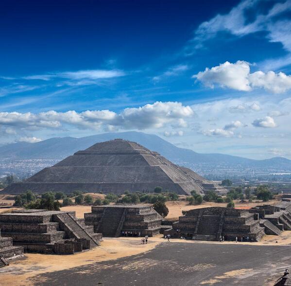 Photo_Trek's tweet photo. Pyramid of the Sun. Teotihuacan. Mexico http://t.co/F0UlC2IgD4 via @Photo_Trek #Travel #Photography #bucketlist