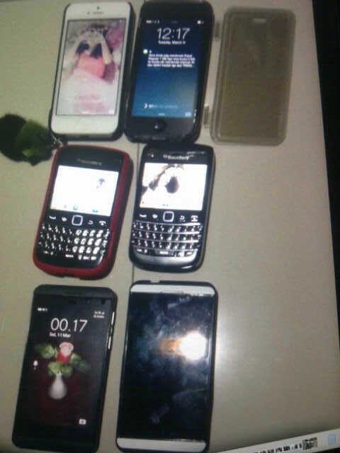 Sedap bgt tuh hp koleksi?hehehehe RT <a href="/CriistyLie/">CHRISTY B🌹</a>: Hape aja pasangan, yg punya hape kaga pasangan WKWKW