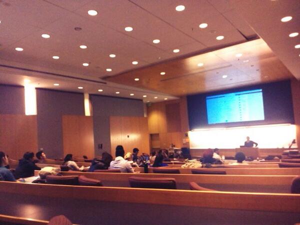 UMBCcareers's tweet image. Kate Phelps giving insight to students on how to get started on LinkedIn! #intern101