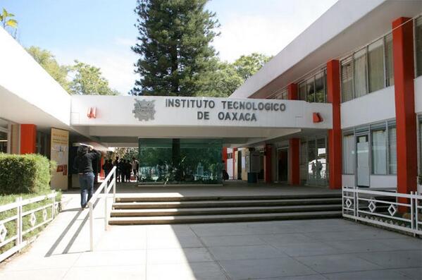 Quadratinoaxaca's tweet photo. Reinician clases alumnos del Tecnológico de #Oaxaca @ITO_OAX http://t.co/RZbBorqlSv http://t.co/nsi7De7cJL