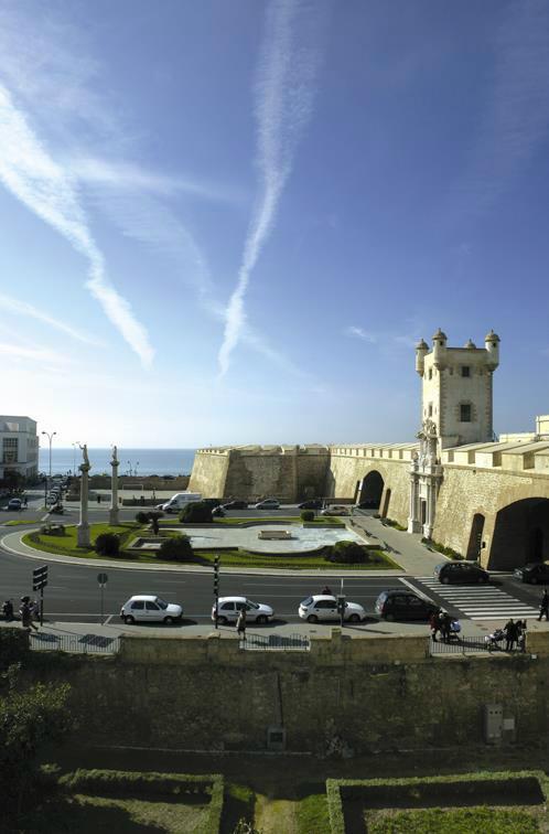 _Paisajes_'s tweet photo. Puertas de Tierra #Cádiz #Andalucía http://t.co/AulX2fSx20