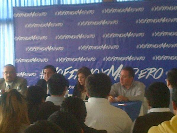 Politica_Tlax's tweet photo. #ULTIMAHORA. En estos momentos @AuroraAguilarR y @miguepolvo en rueda de prensa por reelección de @GustavoMadero. http://t.co/9ZUJ6eME2B