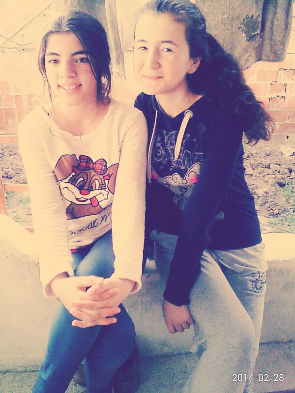 Ba8Buse's tweet photo. @raziye_merve14  :D @hilooss_trk http://t.co/QI0A3TIFkn
