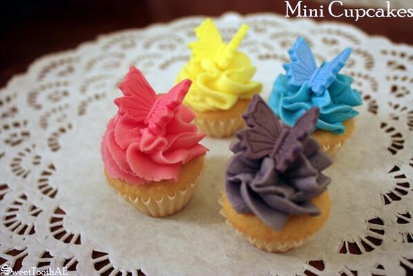 SweetToothAE's tweet image. #Mini #cupcakes
