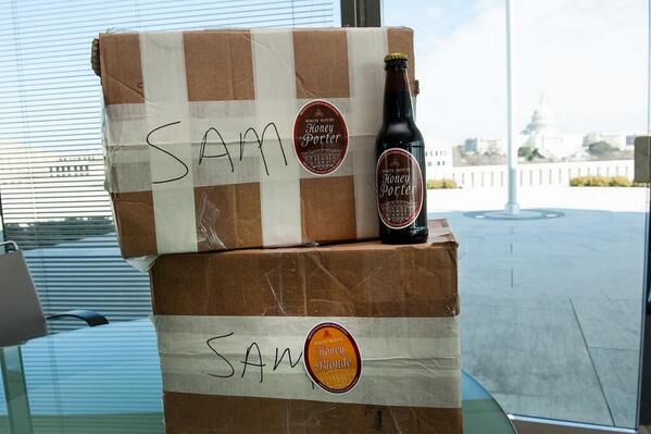 Obama makes good on Olympic bet, sends beer to Harper ow.ly/urQad  #cdnpoli