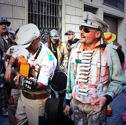 Quién me iba a decir a mi q un día iba a hacerme esta foto. Y todo, gracias a <a href="/carnaval_alh/">Carnaval de Alhaurín</a> y su mágico pasacalles...