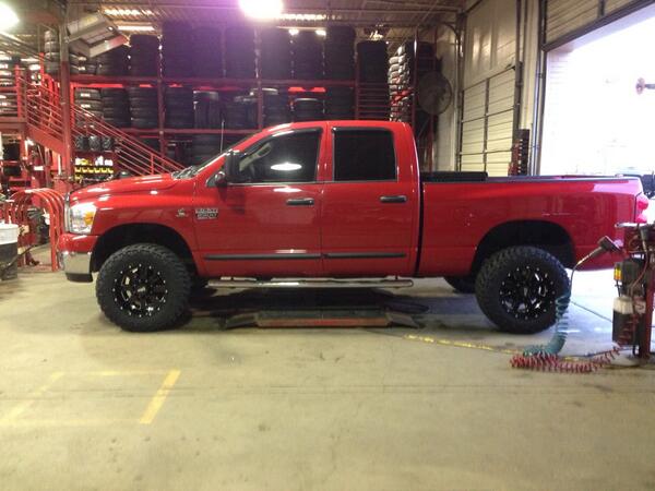 ZPark17's tweet photo. Put the tires and wheels on the cummins today! http://t.co/YgN1sVPK45