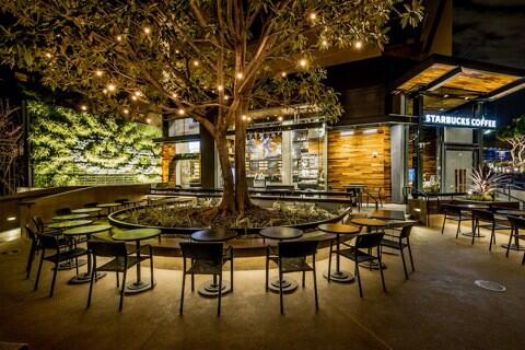 happyprep's tweet image. okay they opened a Starbucks in downtown Disney. SOMEONE COME WITH ME