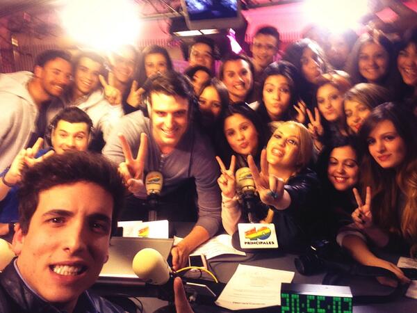 XusoJones's tweet photo. Sera el Selfie mas Retwiteado de España?? Todos a hacer RT !! #AdictoaNTC !! @Los40_Spain @urisabat @DanielaBlume http://t.co/34We186JYa