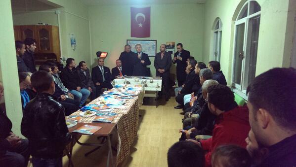 Harmandall35's tweet photo. @yusufuzun_bduzu Başkanımız ve meclis üyelerimiz Gürpınar da vatandaşlarımızla birarada.
@öndergöçer http://t.co/vfK0K2B6xn