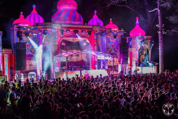 shellogle91's tweet image. "@TomorrowWorld: This is a place of holy beats and melody... #TomorrowWorld http://t.co/jhke9bBywa" one day when I'm bigger