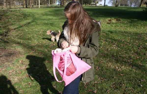 PrintedDesign's tweet image. Katie with our Cupcake Canvas Carrier, now available to buy on Etsy for £4.00!