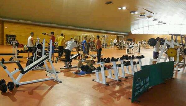 jairovillegas89's tweet photo. Gran entreno en el gym de la Olavide!!! @mamonrob y @vanesa2092 como os habeis escakeao, mañana a darlo todo!!! http://t.co/m5hEyIcW2J