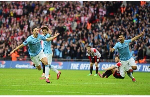 MarkBrooks87's tweet photo. Love this.. #mcfc http://t.co/3dr9vE21EV