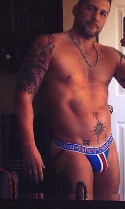 kylebbgay's tweet photo. “@Briefbouy: Just another day in paradise! http://t.co/EyaZRsEmAD” fucking hot