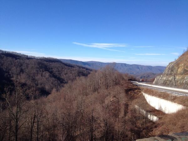 GM_Bonilla's tweet photo. Quick scenic view of some Tennessee landscape. #CRZtrippin #dontjump #dontfall @jbutewicz http://t.co/HaYWmePf8s