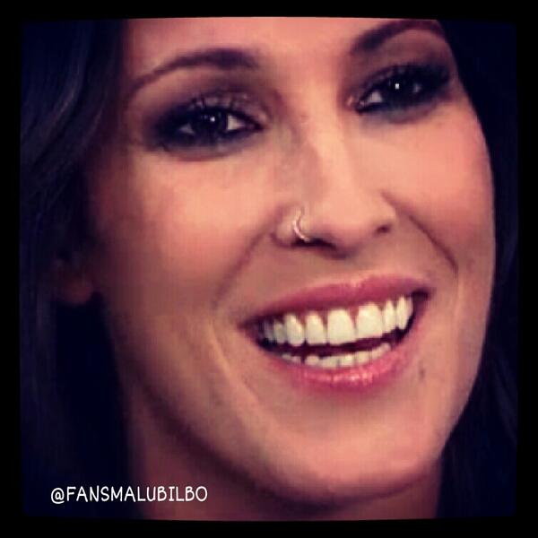 FansMaluBilbo's tweet photo. “En las sonrisas de otra gente me sonríes tú”. Buenas nocheeees 😊😊 http://t.co/FbshAiBvHi