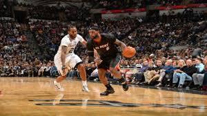 NBA_305's tweet image. #DatoRandom: Los jugadores de la NBA promedian un 49.8% TC jugando SIN mangas y un 52.2% CON mangas (vía @EdKupfer)