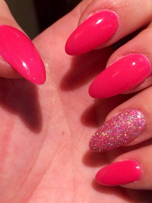 Nails_Beautique's tweet photo. @Louella_Belle @NailSpec @Nailitmag @NailproMagazine manic gloss.Ring finger,manic,glitter and embedded real diamonds http://t.co/Xq1HbaLi4U