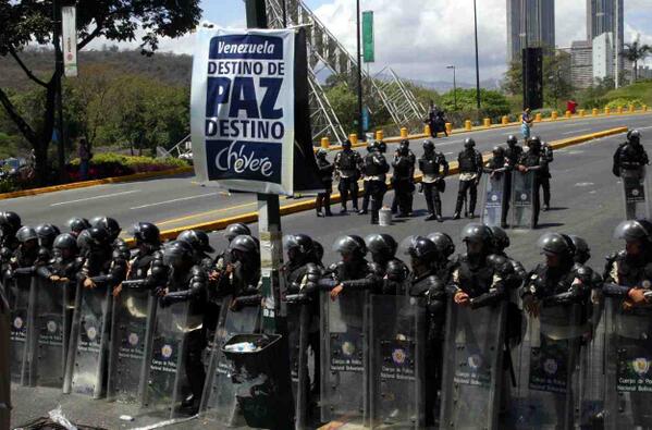 sinreglaniborra's tweet photo. gran foto. de premio y portada (¿crédito?) RT @elsabonin: SOBRAN LAS PALABRAS... http://t.co/8M6rchQGAY