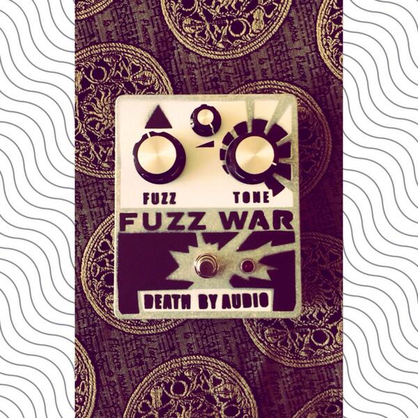 dogpartylive's tweet image. New accessory-dig it!!! #fuzzwar #deathbyaudio