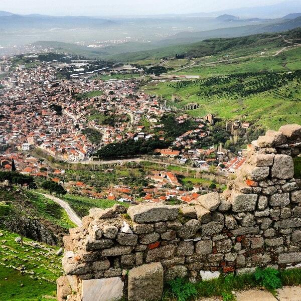 Dün bir tepeden baktım sana ey aziz Bergama...