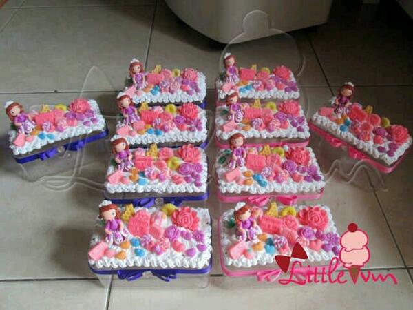 LittleVvm's tweet image. Box souvenir on your children's birthday. :) customize your own.