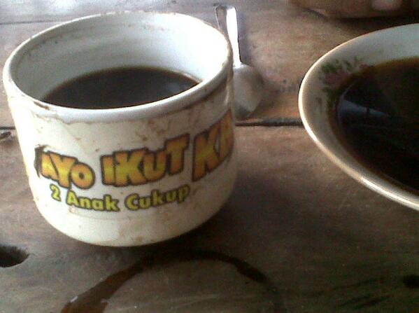 AtiemZet's tweet photo. Cangkir harus kb juga ya? http://t.co/BbA8rXTEFY