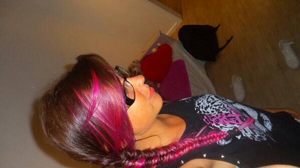 mexilie's tweet photo. Having pink hair ♥ http://t.co/pynTEuIDBo