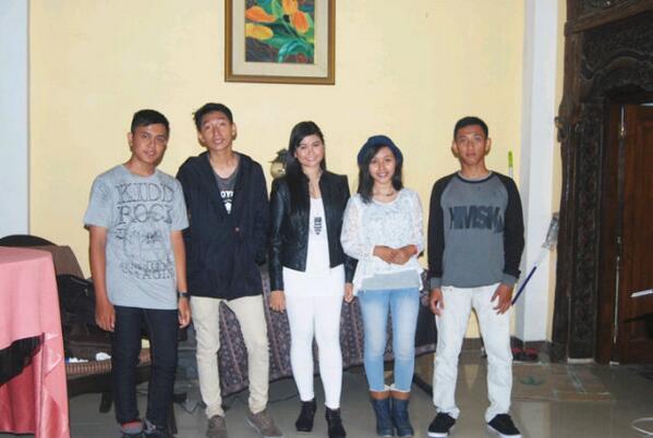 Nih kita nih kece2 kan? :D