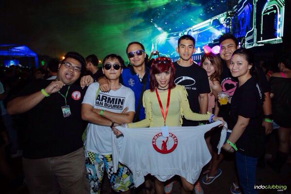 _ARMINDONESIA_'s tweet image. Some of our admin @tranceNina @raditpratama @EgyErdhyana @ArraUchiha at #ASOT650ID cc @arminvanbuuren @asot 🎉🙌