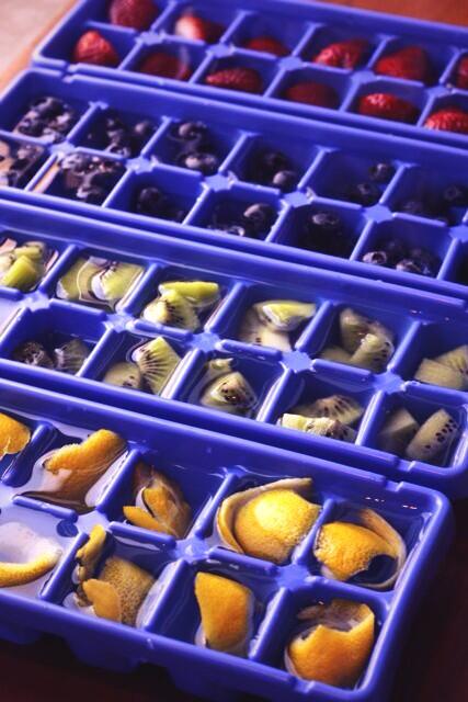 LiquidofLife's tweet image. Fruit ice cubes are an alternative way of spicing up your water, other ideas are adding a splash of 100% fruit juice!