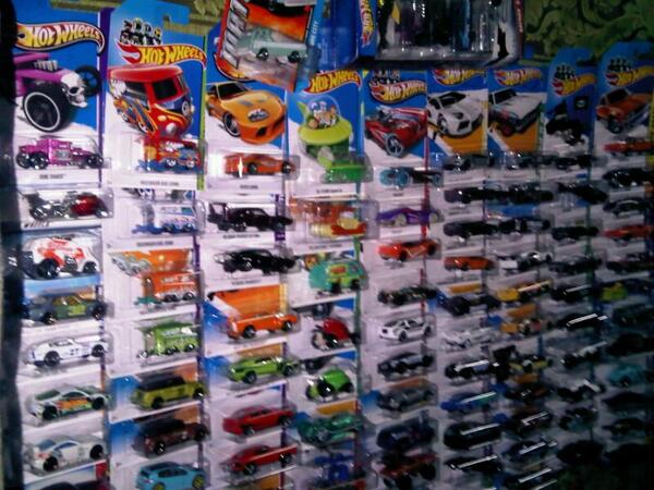 RickyKeybrain's tweet image. Penimbun Hotwheels..:hhhaahah.. :D myloc.me/sb0fC